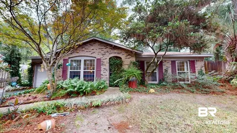 303 Vanderbilt Dr, Mobile, AL 36608