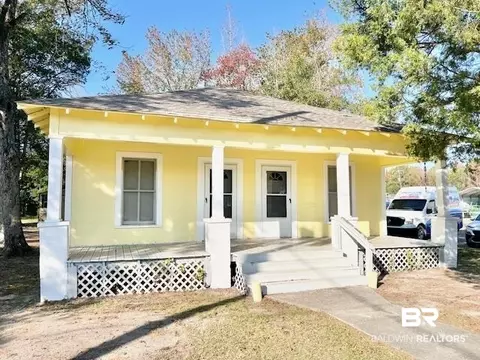 106 2nd Ave, Atmore, AL 36502