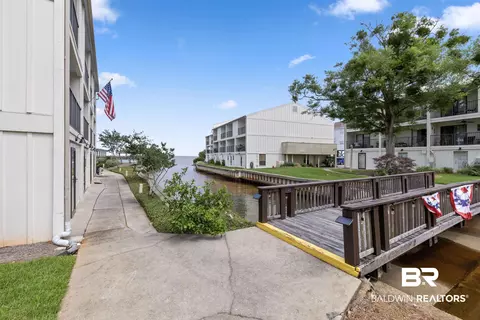 710 S Mobile St #49, Fairhope, AL 36532