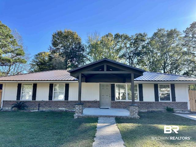 110 Lynnbrook Dr, Brewton, AL 36426