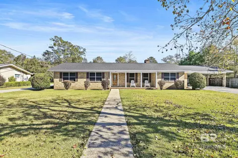 19 Rollins Pl, Atmore, AL 36502