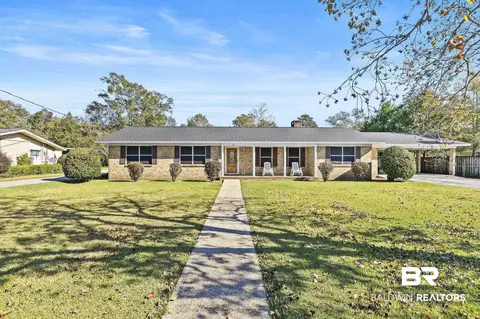 19 Rollins Pl, Atmore, AL 36502