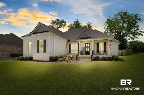 272 Chet Ave, Fairhope, AL 36532