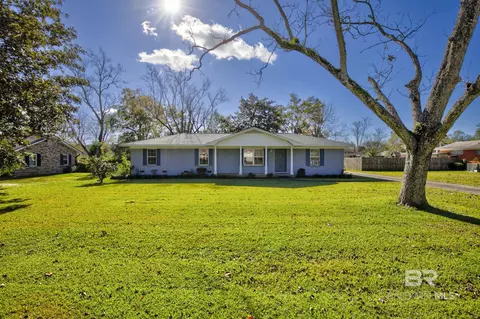 606 E Myrtle Ave, Foley, AL 36535