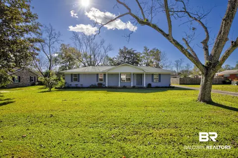 606 E Myrtle Ave, Foley, AL 36535
