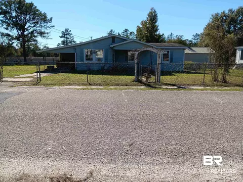 61 Katherine St, Flomaton, AL 36441