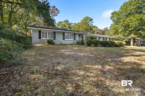 3807 Hillcrest Ln, Mobile, AL 36693