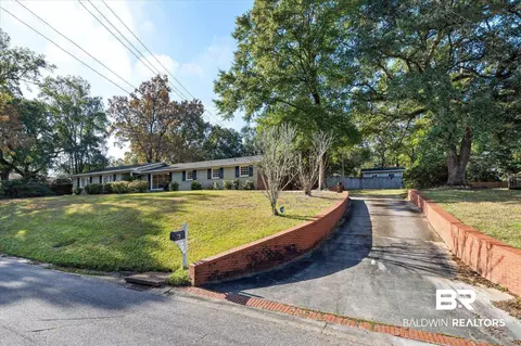 3807 Hillcrest Ln, Mobile, AL 36693 photo 2