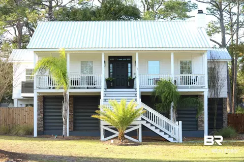 410 Magnolia Dr, Gulf Shores, AL 36542
