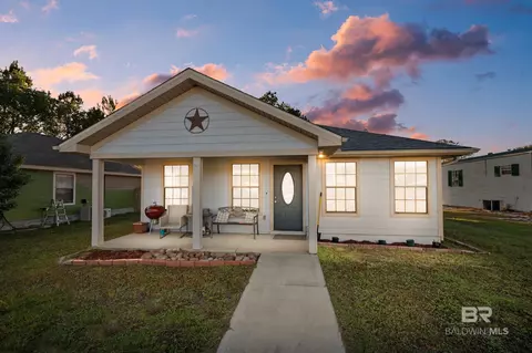 2001 Maria Ln, Lillian, AL 36549