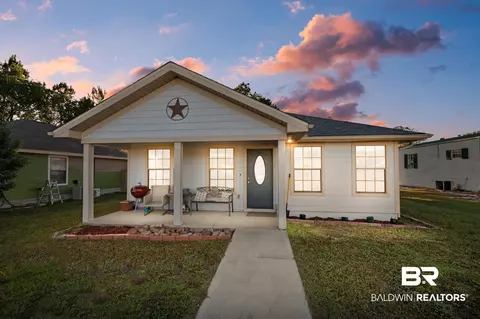 2001 Maria Ln, Lillian, AL 36549