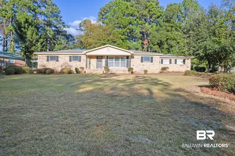 909 Caroline Ave, Daphne, AL 36526