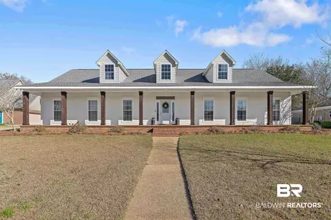 19112 Fairfield Dr, Fairhope, AL 36532