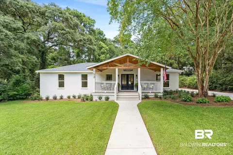 153 Laurel Ave, Fairhope, AL 36532