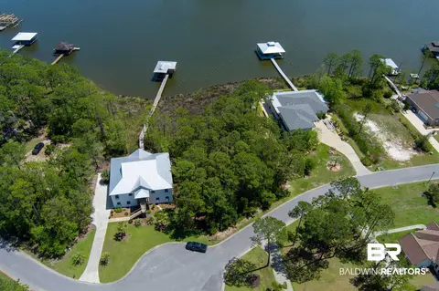 8945 Bay Point Dr, Elberta, AL 36530