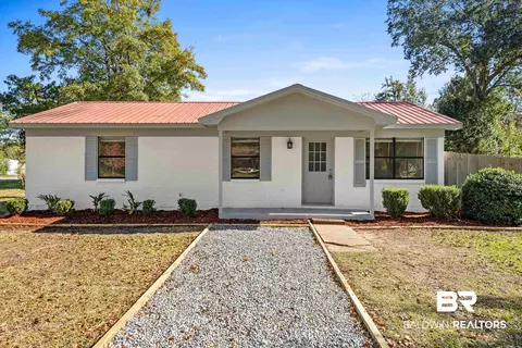 708 N Holly St, Foley, AL 36535