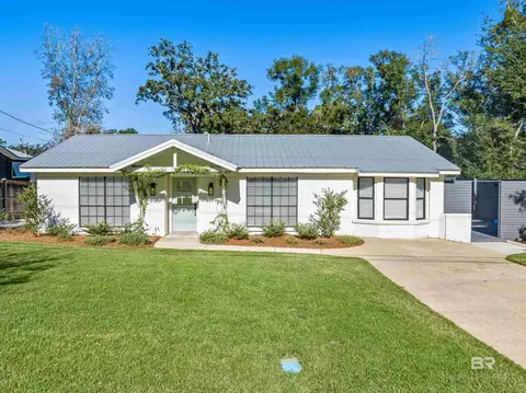 215 Tensaw Ave, Fairhope, AL 36532