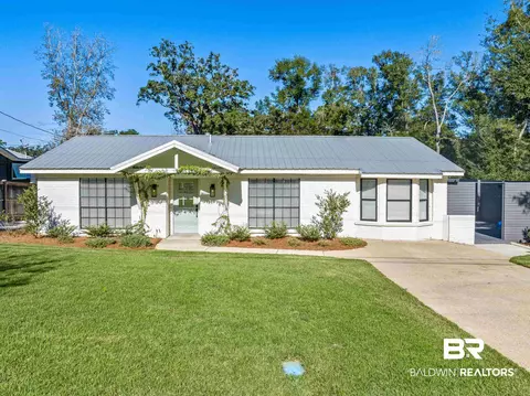 215 Tensaw Ave, Fairhope, AL 36532