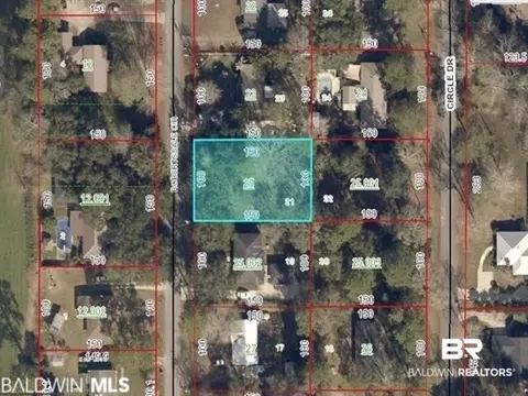 22580 Circle Dr, Robertsdale, AL 36567