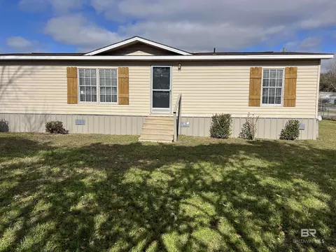 103 S Wren Ln, Robertsdale, AL 36567