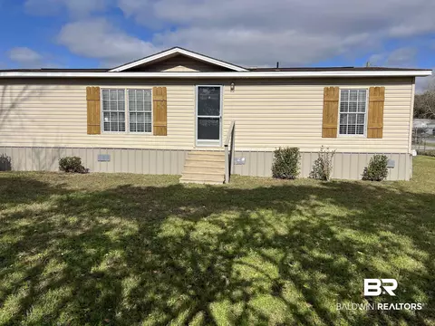 103 S Wren Ln, Robertsdale, AL 36567