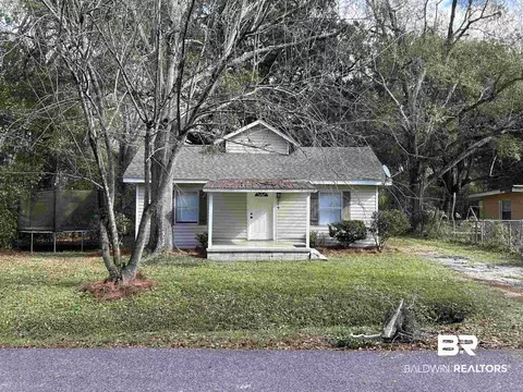 2119 Hoppin St, Mobile, AL 36605