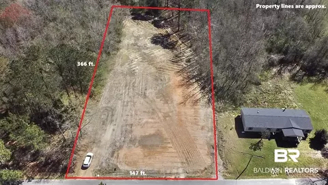 1381 Freemanville Dr, Atmore, AL 36502