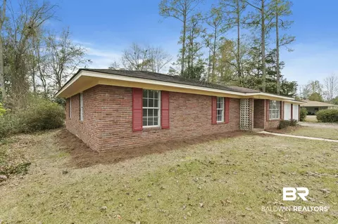 210 E Cypress St, Atmore, AL 36502 photo 5