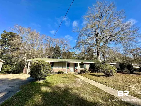 114 Dawson St, Brewton, AL 36426
