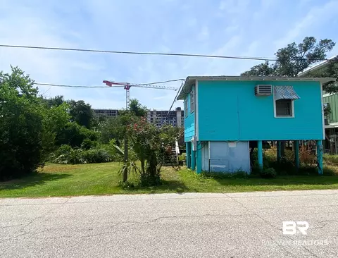 137 W 3rd Ave, Gulf Shores, AL 36542