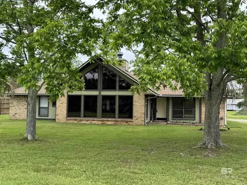 1104 N Pine St, Foley, AL 36535
