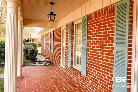 404 E Pine St, Atmore, AL 36502 photo 4