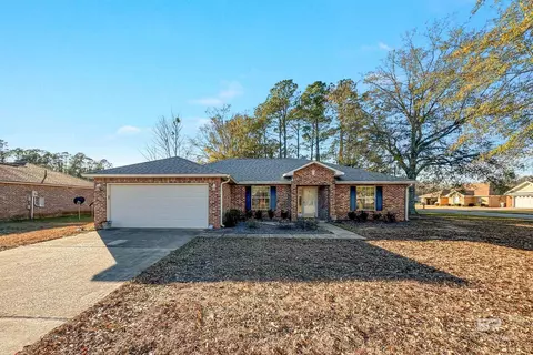 1 Bay Cir, Foley, AL 36535