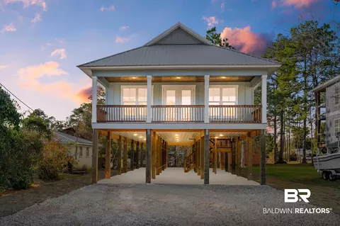 9083 Bay Pines Rd, Elberta, AL 36530