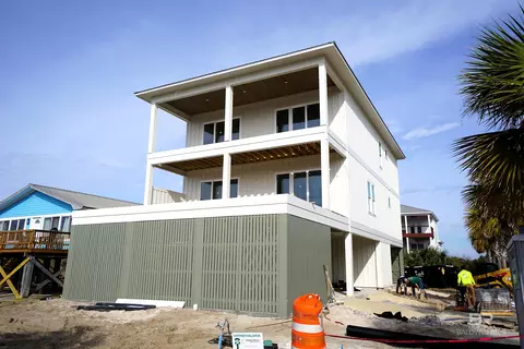 244 E 1st Ave, Gulf Shores, AL 36542