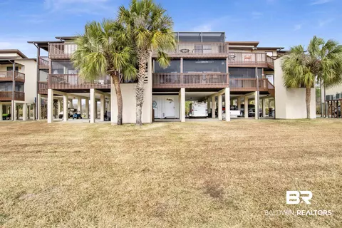 4046 Spinnaker Dr #202, Gulf Shores, AL 36542