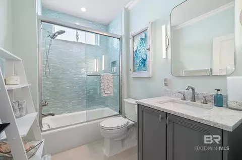 Bath - 752 E Wright St, Pensacola, FL 32501 photo 2 of 3