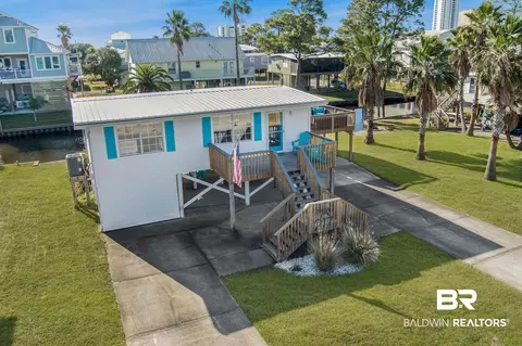 217 W 6th Ave, Gulf Shores, AL 36542