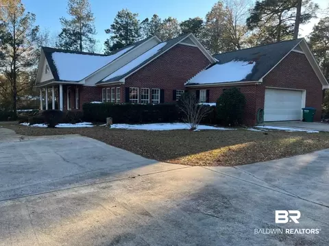 1746 Woodridge Dr, Atmore, AL 36502