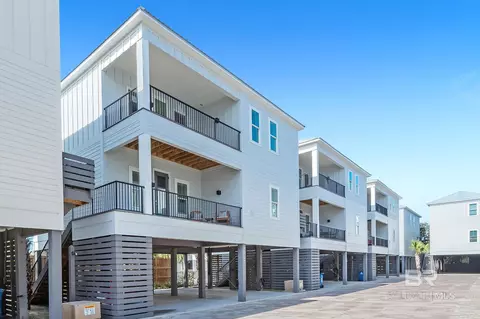 115 W 10th St #F, Gulf Shores, AL 36542
