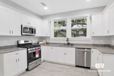 302 1st St, Chickasaw, AL 36611 photo 12