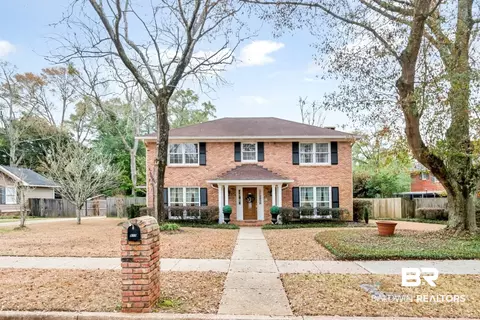 813 E Regents Dr, Mobile, AL 36609