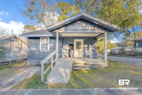 14 Southern St, Chickasaw, AL 36611