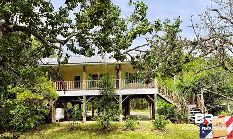 16618 White Ln, Gulf Shores, AL 36542