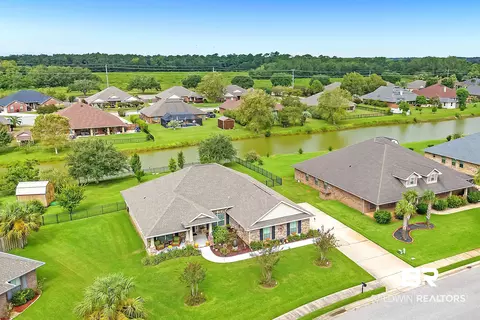 2033 Bourbon St, Foley, AL 36535 photo 2