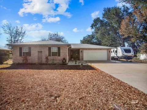 517 W Peachtree Ave, Foley, AL 36535