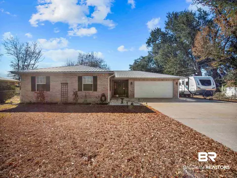 517 W Peachtree Ave, Foley, AL 36535