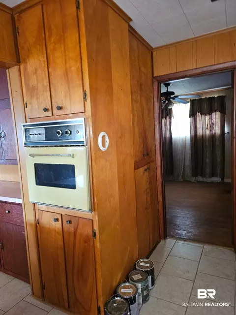 304 Sutherland Dr, Chickasaw, AL 36611 photo 7