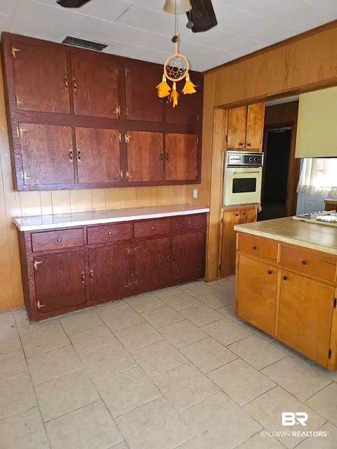 304 Sutherland Dr, Chickasaw, AL 36611 photo 6