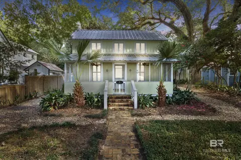 56 N Bayview St, Fairhope, AL 36532